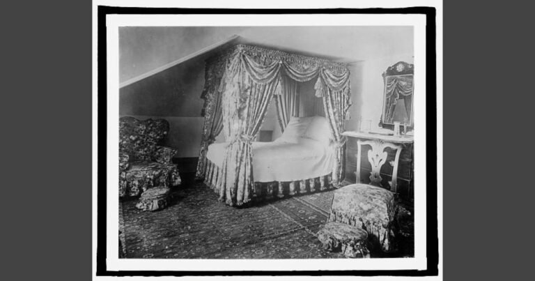 Martha Washington’s bed chamber at Mount Vernon, Virginia. Library of Congress. Empty bed.